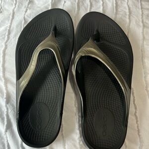 OOFOS flip flips size 8.5